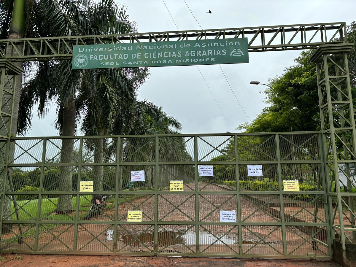 Carteles en defensa del Arancel Cero en la Facultad Politécnica de la UNA, filial de Cnel. Oviedo y en la Facultad de Agronomía de Misiones. #1020AM