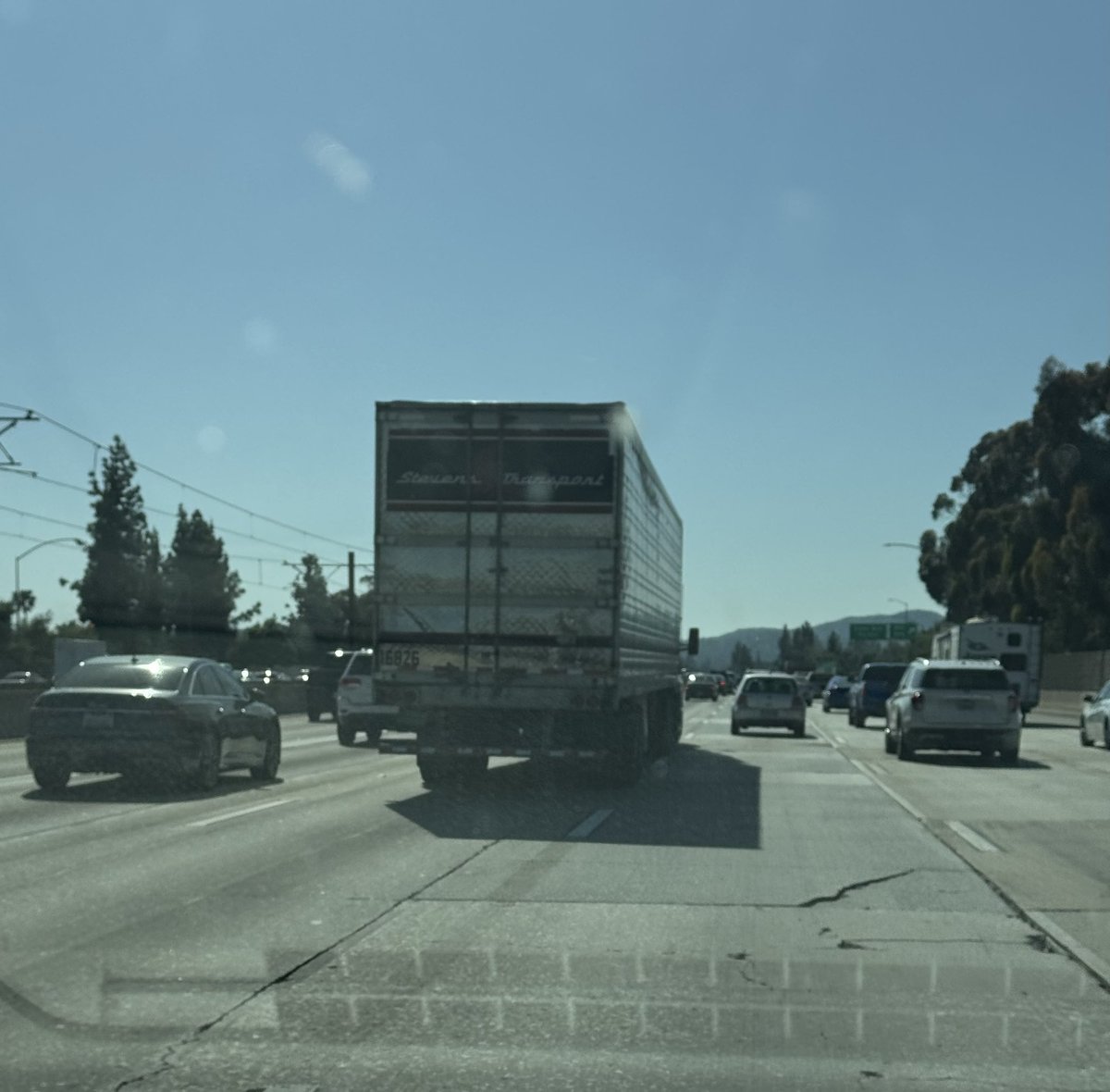 Dear @Drive4Stevens, please train your truck drivers to STOP hogging #3 & #4 lanes especially during traffic times on Interstate Freeways: 5,10,15,105,110,210,215, 405,605 and 710. @CaltransHQ #StayInYourLane