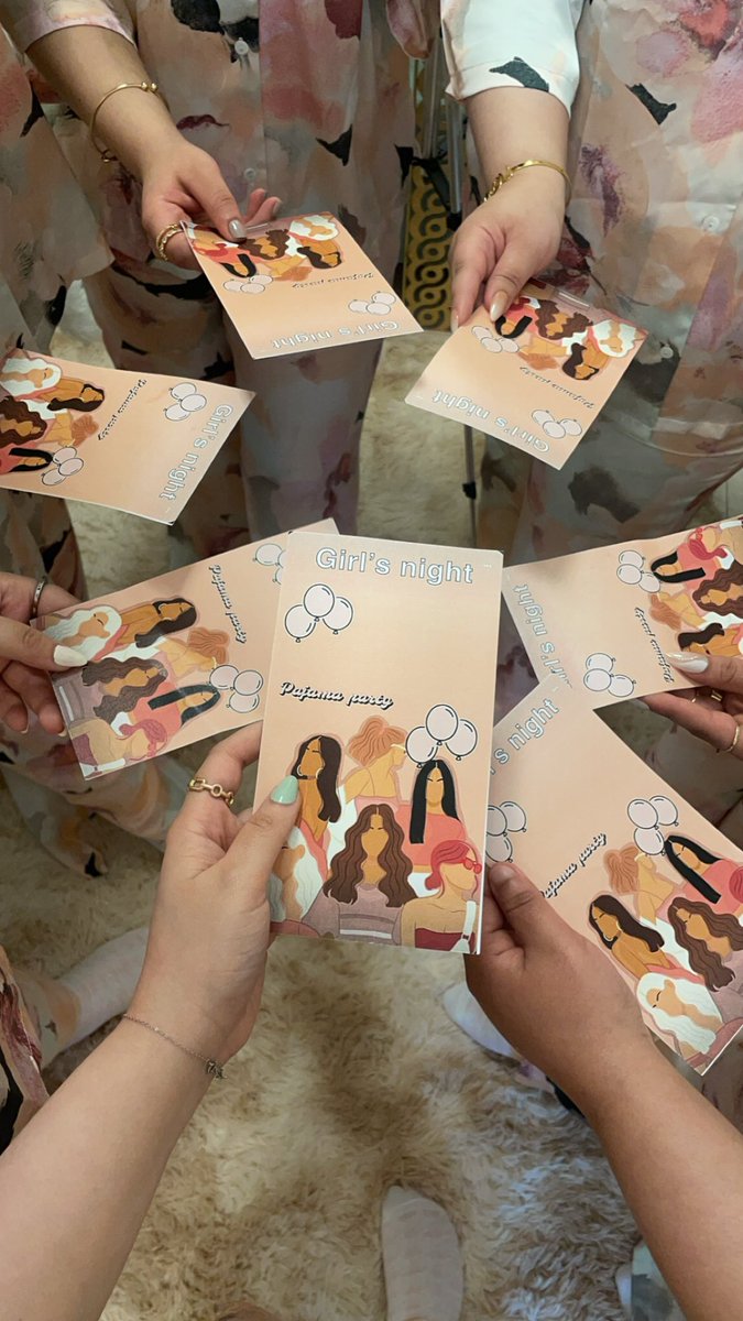 eixtt3's tweet photo. Pajama party at my house🧡. https://t.co/KO501NsFal