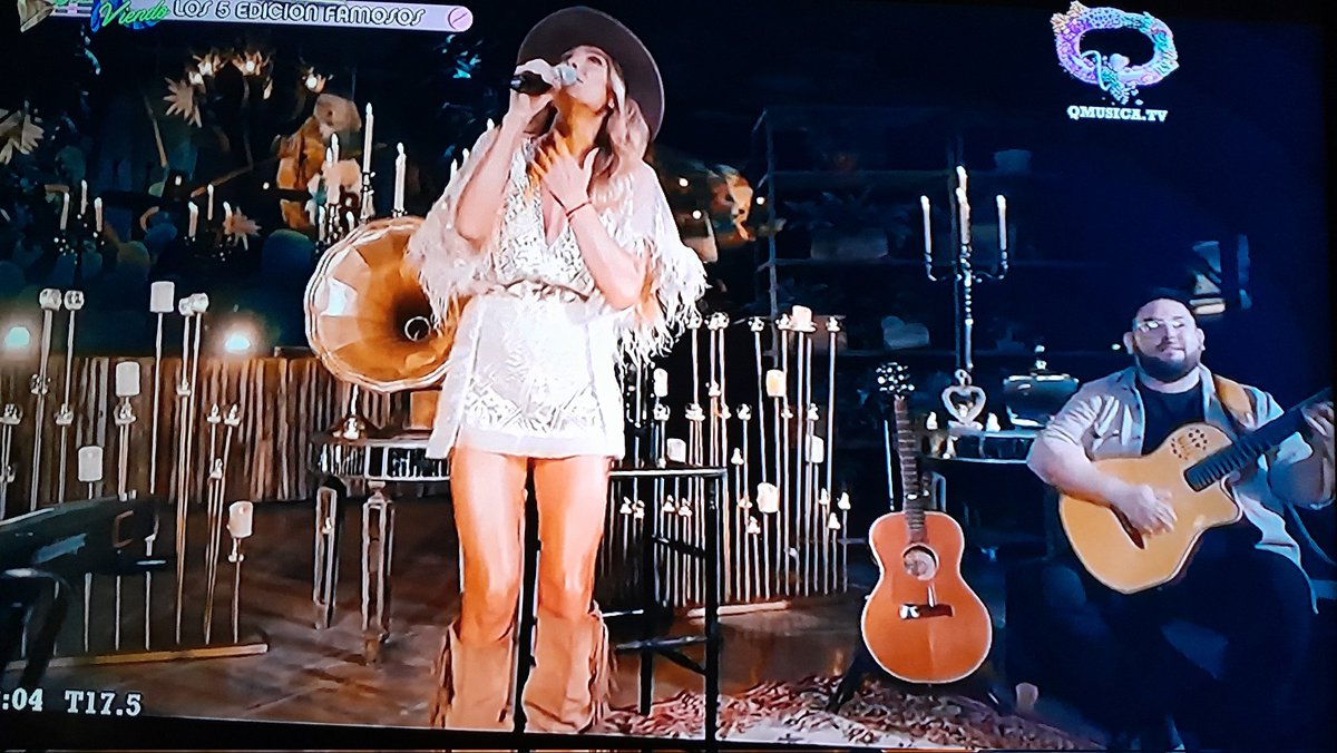 karytale's tweet photo. @cokiramirez en #QuieroMusica presentando 2 de sus videos #Cokiramirezlivesesion 😍😍❤️❤️ https://t.co/AWVtJzBeCo