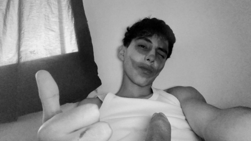 este soy yo, no m morí ni nd pero ya nadie le da rt a mis publis 😿