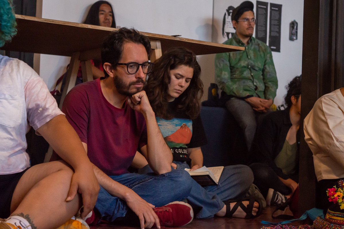 BienalResiste's tweet photo. Pensar(nos) desde las posibilidades de nuestros cuerpos - Beto Pérez [Mx] y Milko Delgado [Panamá] 💥

Durante este breve encuentro de meditación guiada se compartieron herramientas imaginativas para reivindicar el cuerpo, a partir de la experiencia seropositiva de lxs artistas. https://t.co/kW3MFDvGZe