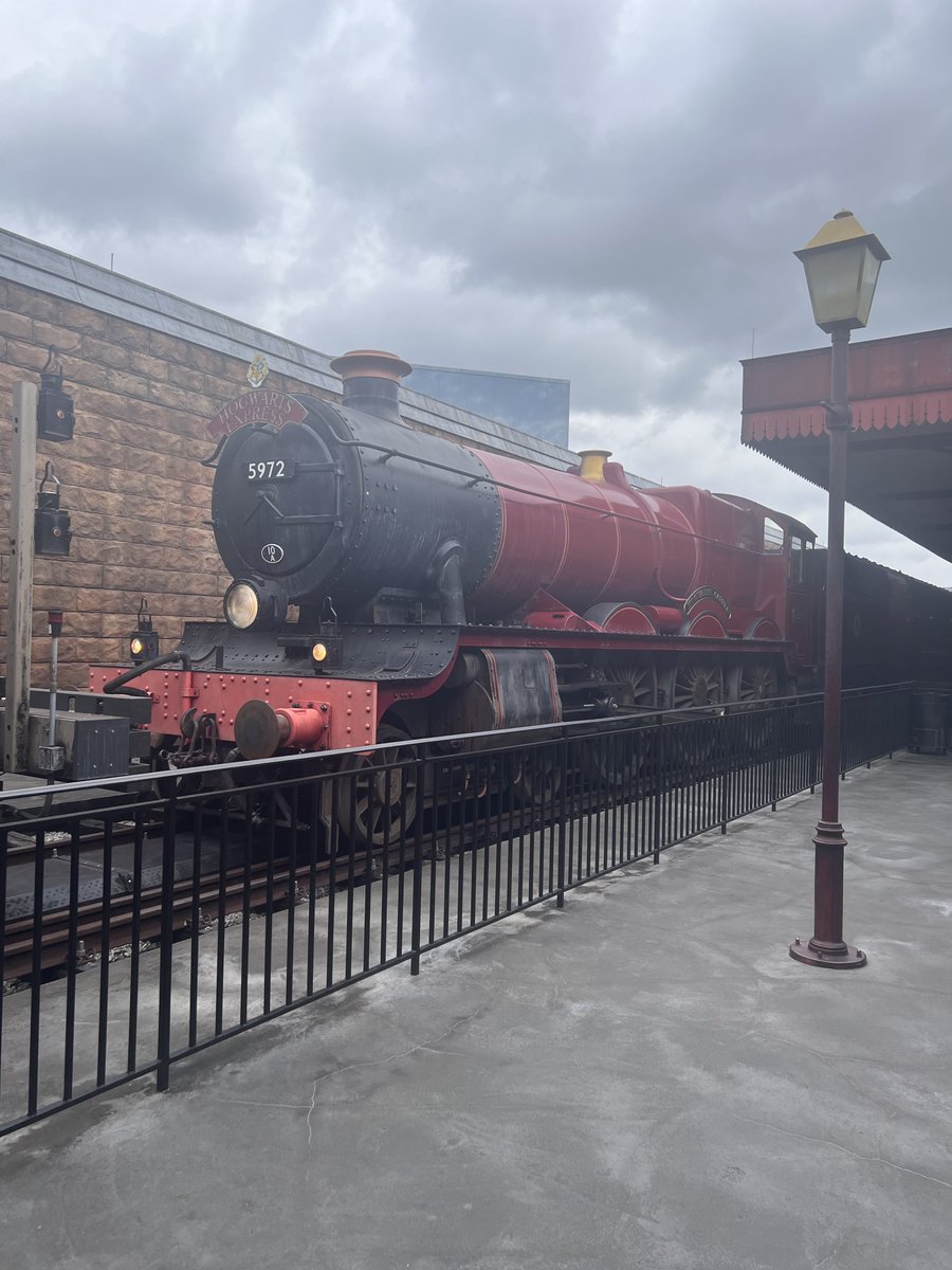 Went to Hogsmeade today for some Frozen Butterbeer and it was fantastic Hogwarts Express is onboarding the normies