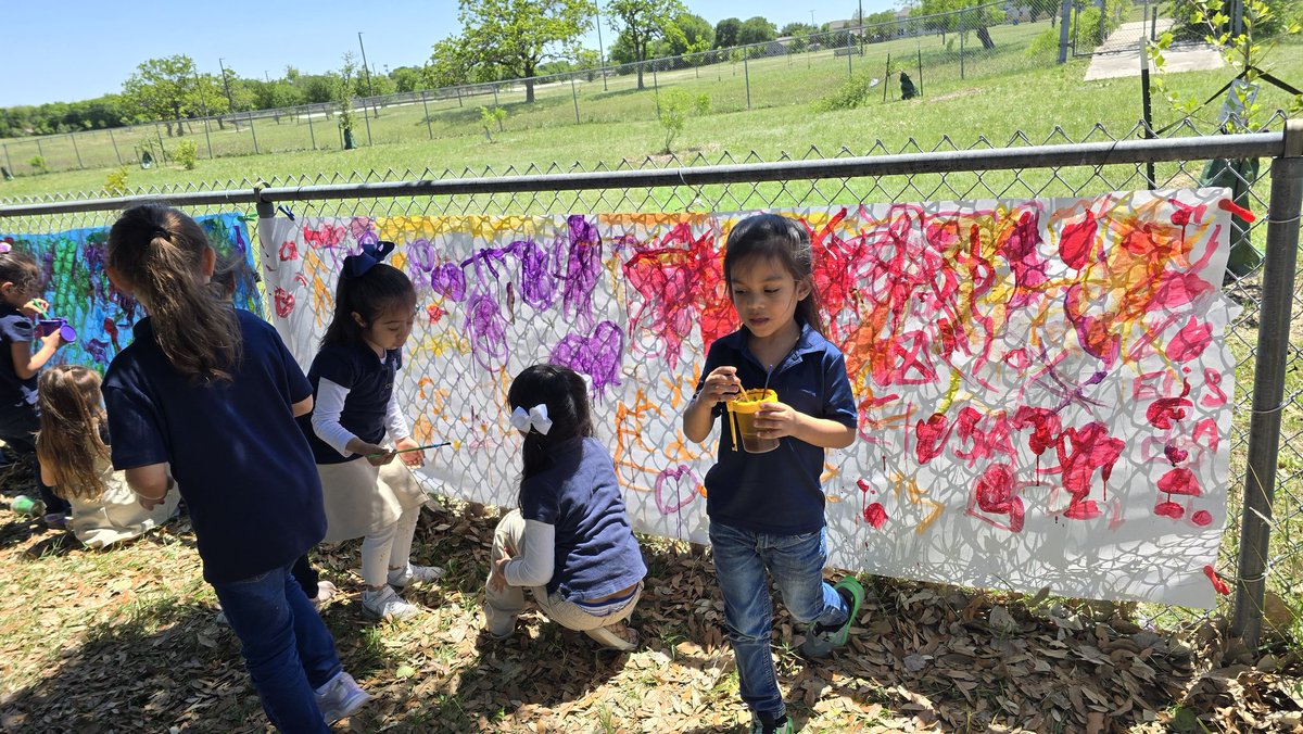 ZamoraPKEsparza's tweet photo. Artsy Thursday #WOYC24  our PreK classes painted their own "murals" after reading "Maybe something beautiful" by Isabel Campoy. @NISDEsparza @NISD_ECE @laura_beltran_3 https://t.co/UnZduGxF2E