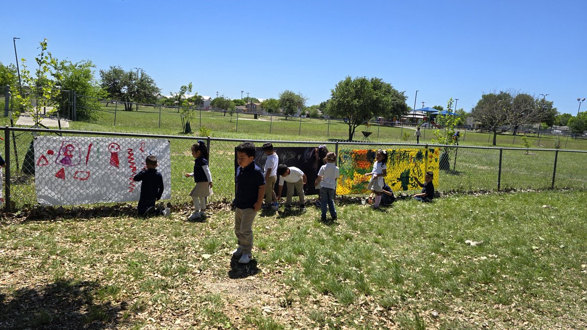 ZamoraPKEsparza's tweet photo. Artsy Thursday #WOYC24  our PreK classes painted their own "murals" after reading "Maybe something beautiful" by Isabel Campoy. @NISDEsparza @NISD_ECE @laura_beltran_3 https://t.co/UnZduGxF2E