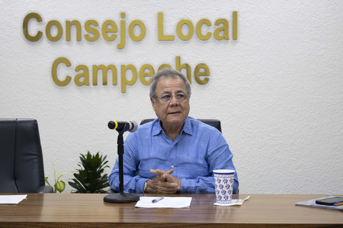 INE_Campeche's tweet photo. Dirigieron el VE del INE Campeche, @FernandoBalmes y el Consejero Presidente del IEEC, Juan Carlos Mena Zapata la reunión para informar del avance en el Calendario Integral. El VS de la JLE, Juan Carlos Ara Sarmiento dio la capacitación sobre cómputos de las elecciones locales. https://t.co/Njk6HdZPih