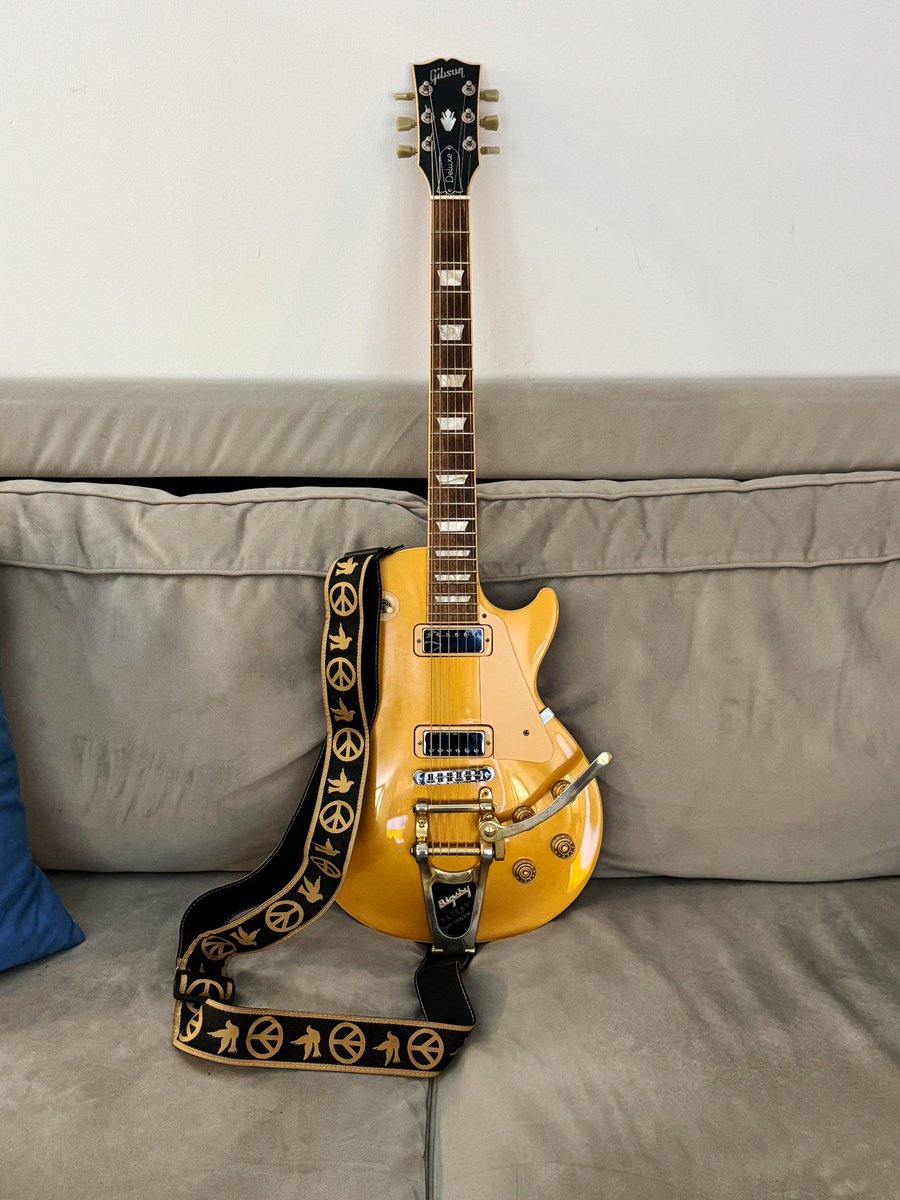 I’m not going to paint it black (but I would like to install a P-90 and a Firebird pickup one day ) but this is about as close as my guitar is going to get to Neil Young’s. And now I have the strap to match !