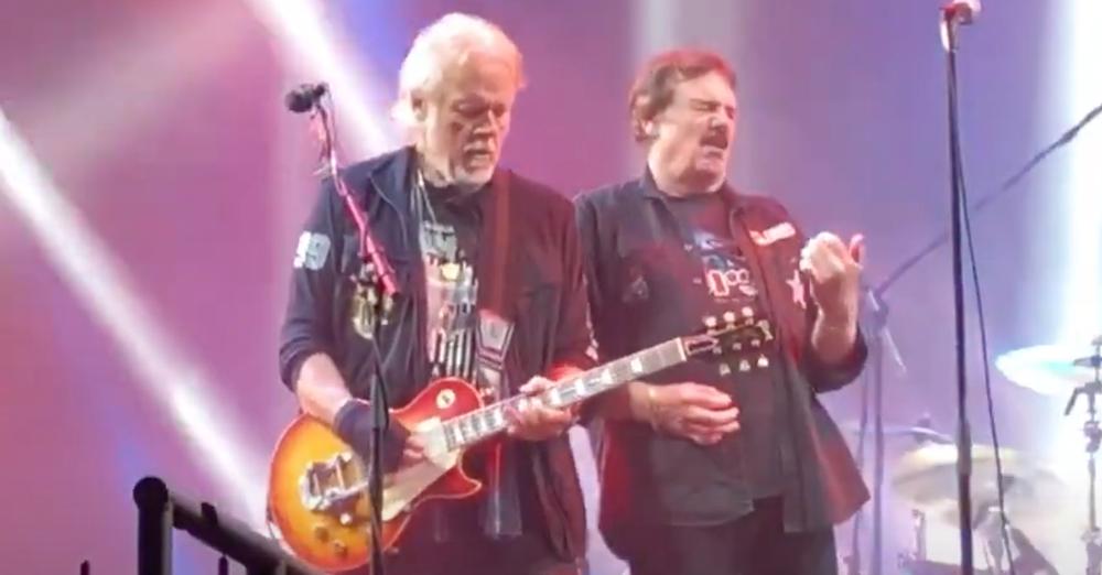 Burton Cummings (at R with Randy Bachman) Takes Drastic Measures Against Guess Who ‘Cover Band’ bestclassicbands.com/guess-who-laws…