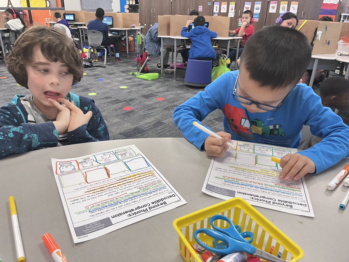Color coding our evidence to help retell and sequence a story 🤩 @BrosnahanES #FirstGradeBroncos #BroncoTough