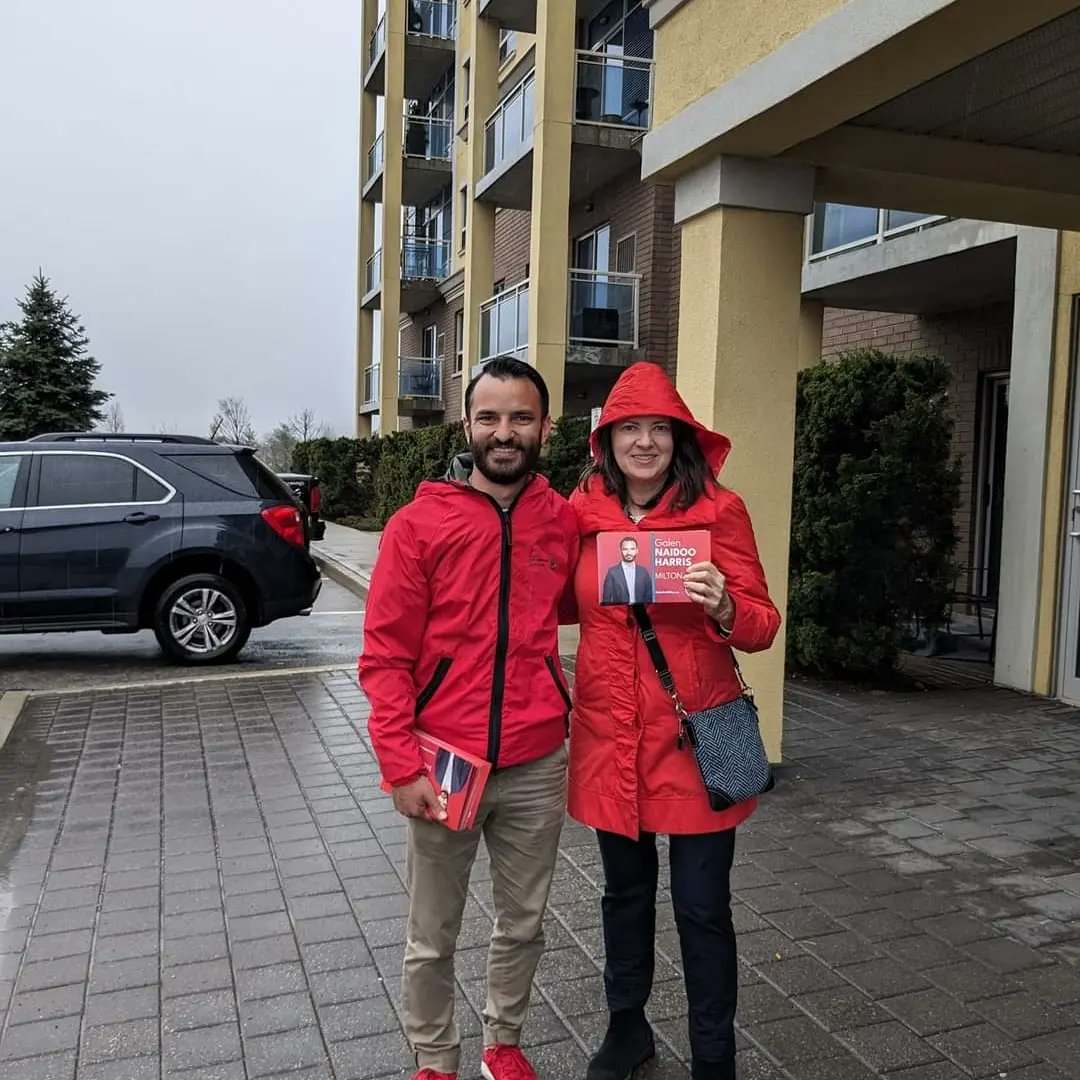 Thank you so much to MPPs @stephaniebowman, @JohnFraserOS, and @StephenBlais for helping us knock doors in Milton this week! 21 more days. Let's get this done! 💪🏽