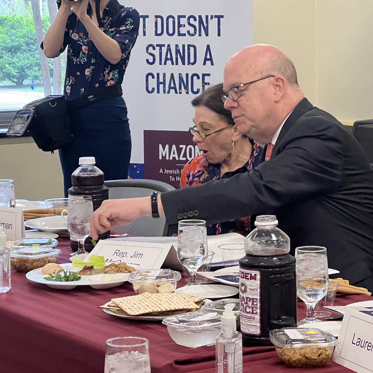 Proud to stand with @MAZONusa at their annual Hunger Seder to center the stories and struggles of those in our country & around the world who feel the pain of hunger.

We must continue working to #EndHungerNow.