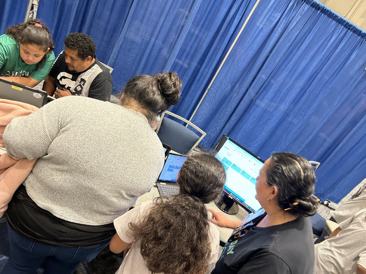 Our @KirkElementary students did an amazing job presenting at @CyFairEdTech Expo! Great job 4th grade! Thank you Mrs. Arce for helping with it all 💕 #KirkCAN