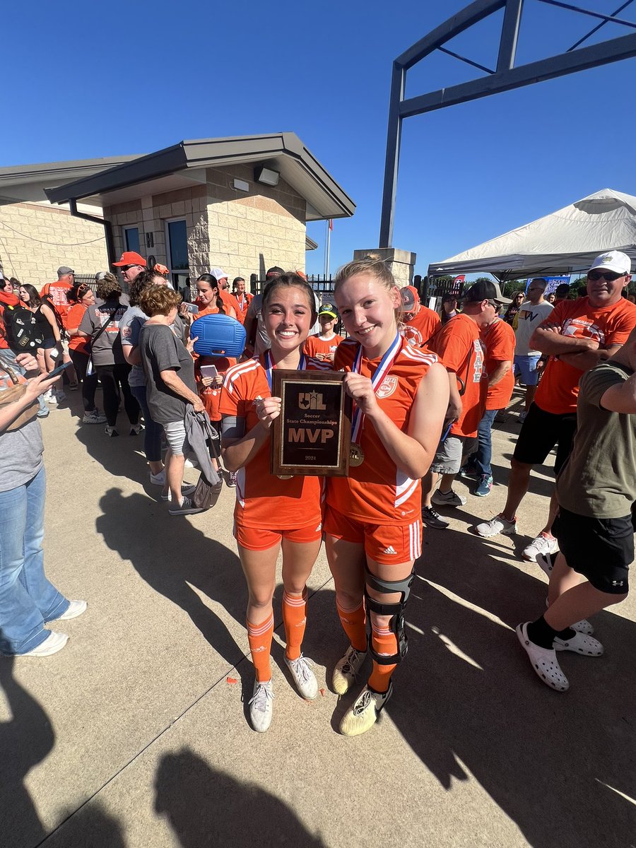 We Won 🙌🏼🥇🥇🥇So proud of this team and everything we accomplished🏆🧡 #3Peat⭐️ 
@MWelchSLM  @SportsDayHS 
#UILState @CelinaISD