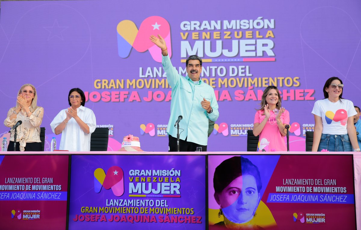 MSVEnLinea's tweet photo. #EsNoticia 🔴 || Presidente @NicolasMaduro juramentó a los 204 mil Comités Territoriales que conforman el nuevo y Gran Movimiento de Mujeres Josefa Joaquina Sánchez.  

¡Vamos a la lucha y hasta la victoria siempre!

#11Abr #RebeldíaAntiImperialista https://t.co/dzZFwgw0SM