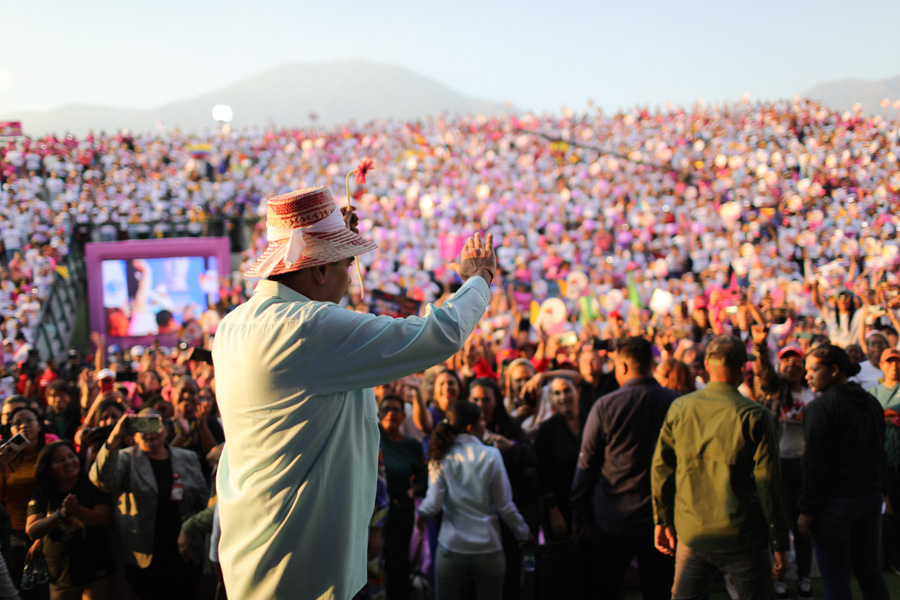 MSVEnLinea's tweet photo. #EsNoticia 🔴 || Presidente @NicolasMaduro juramentó a los 204 mil Comités Territoriales que conforman el nuevo y Gran Movimiento de Mujeres Josefa Joaquina Sánchez.  

¡Vamos a la lucha y hasta la victoria siempre!

#11Abr #RebeldíaAntiImperialista https://t.co/dzZFwgw0SM