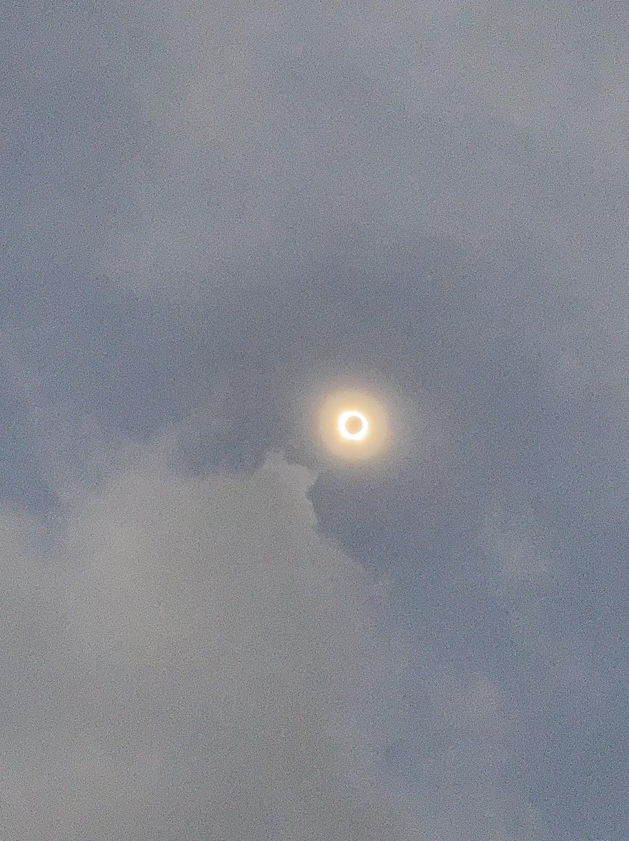 ManjotKalha's tweet image. #EclipseSolar2024 as captured by my brother-in-law in Vermont.