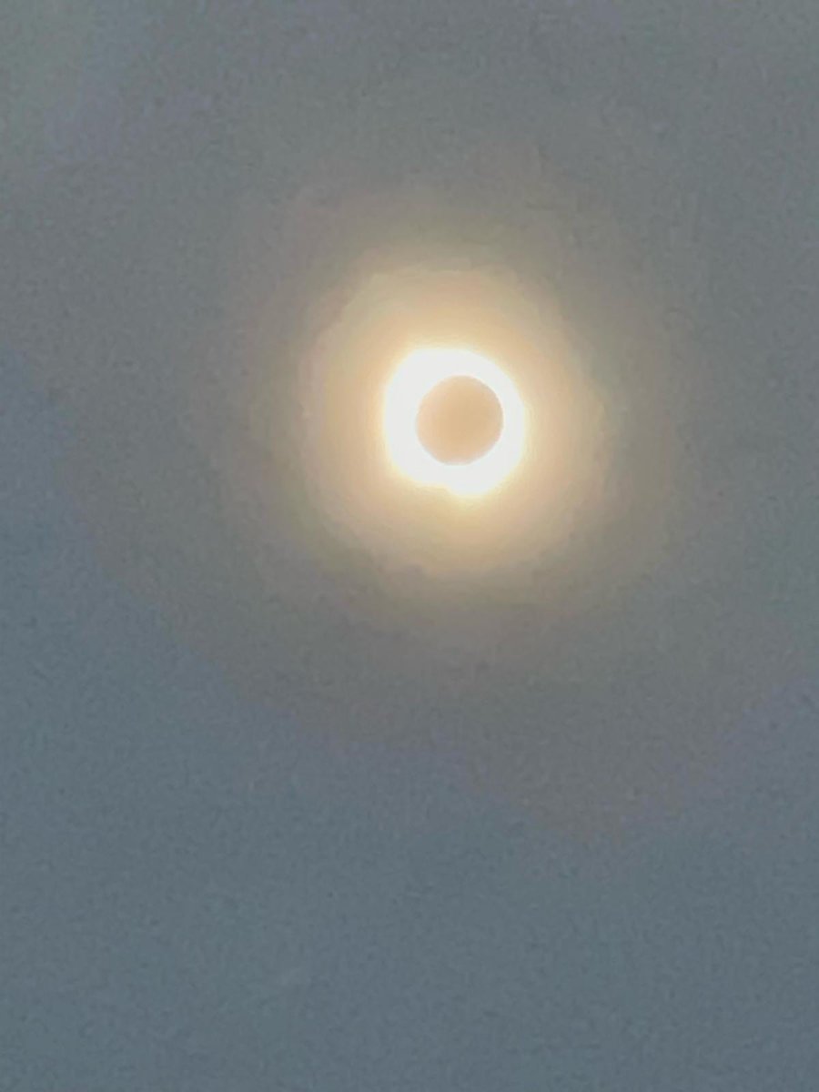 ManjotKalha's tweet image. #EclipseSolar2024 as captured by my brother-in-law in Vermont.