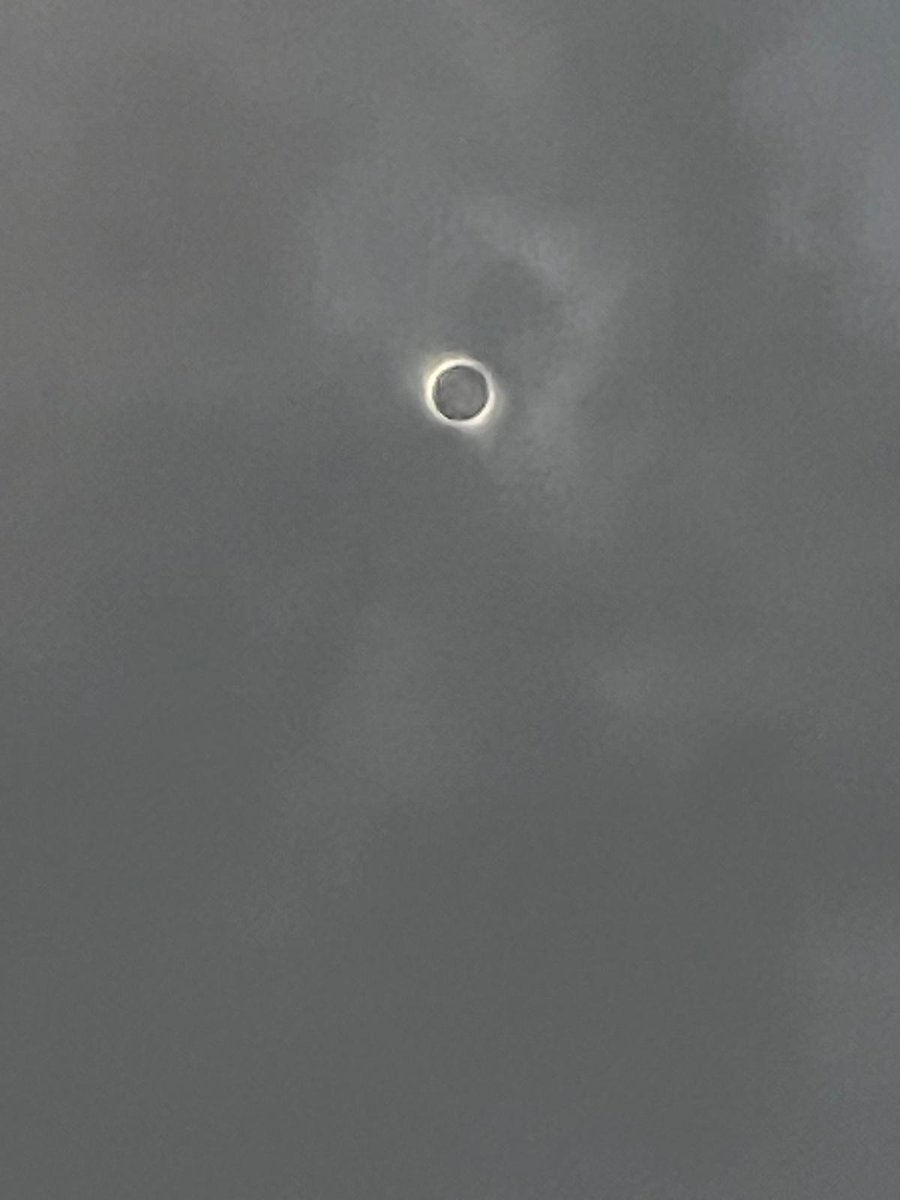 ManjotKalha's tweet image. #EclipseSolar2024 as captured by my brother-in-law in Vermont.