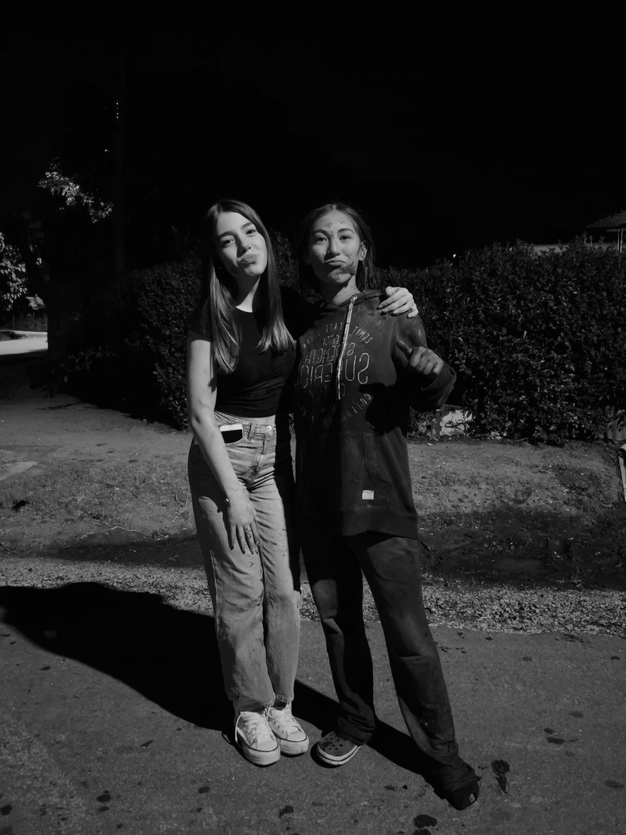 05_ariianna's tweet photo. no t ayude pero si m dejé meter a la cuneta contigo amiga 🥹 https://t.co/z9bBo39h7j