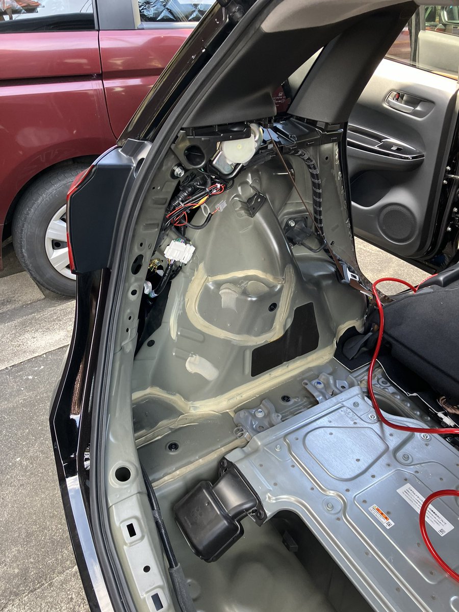 sabbath0148's tweet photo. ネクステージ山形北から2月に修復歴無しで買った車が左アウトサイドパネル取替てあるんだけど大丈夫そ？

ネクステージの鑑定書にばっちり修復歴無しって書いてあったの信用して買ったんだけど？？？
@NEXTAGE_JP 

たまたまオーディオつけるのに見つけちゃった🫶 https://t.co/2k0EIfWa6R