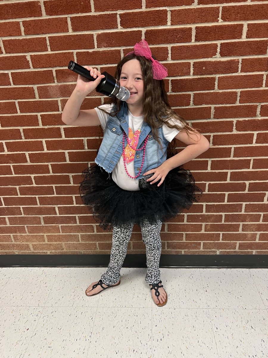 🤘🏻⭐️Rockstars⭐️ have entered the building! 🤘🏻 We had a blast seeing all of the students and staff dressed like rockstars today!!!