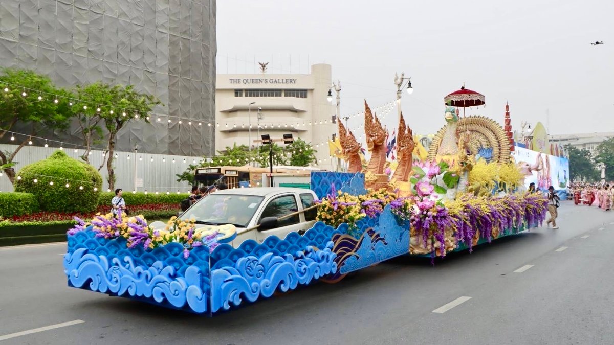 🇹🇭 THAILAND EVENT: As part of the Maha Songkran World Water Festival 2024, there will be a second parade today, Friday 12th April, at 5:30 Hrs. around Sanam Luang in Bangkok. More information: tatnews.org/2024/04/maha-s… #Thailand #TATNews #ThaiTravelNews #Songkran #Bangkok