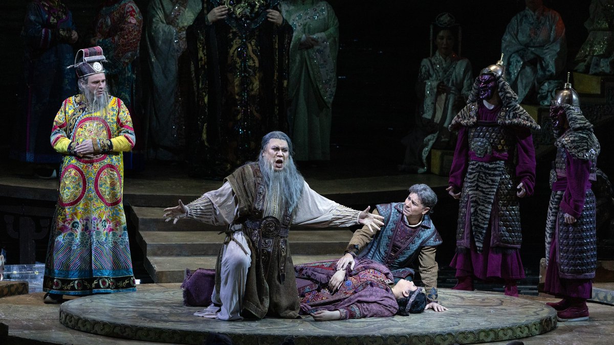 We recently welcomed a new cast to the stage in Puccini’s Turandot! Soprano Christine Goerke stars as the legendary title princess, opposite Roberto Alagna as Calàf. Soprano Gabriella Reyes and bass Peixin Chen complete the cast as Liù and Timur.