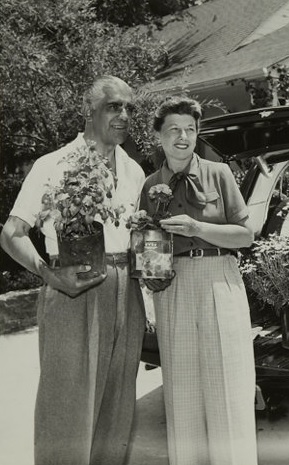 Actor Boris Karloff married his 3rd wife, Evelyn Helmore, in Las Vegas, NV on Apr 11, 1946, one day after his 2nd divorce was finalized. bit.ly/2GUxONq Note: Karloff lived in the hamlet of Boulder City, NV to fulfill the state residency requirements for his divorce. 📷