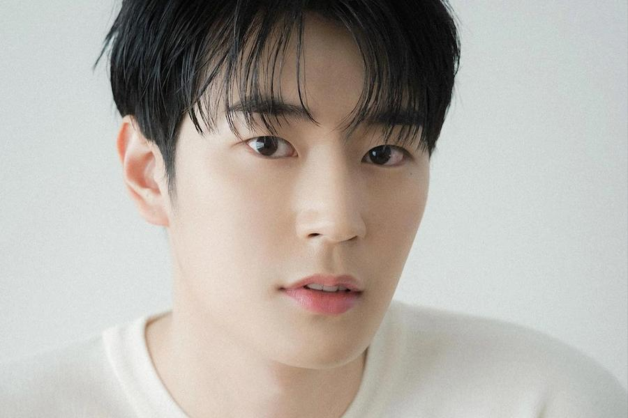 KDramaHandle's tweet photo. #KimDongWon reportedly in talks to join Disney+ drama #MurkyWater along with #Rowoon #ShinYeEun and #ParkSeoHam.
It follows the journey of a man from a humble start to becoming a legend in Joseon.
#탁류 #MuddyStream #Takryu #김동원 #로운 #신예은 #박서함 https://t.co/ngMJzlcdk8