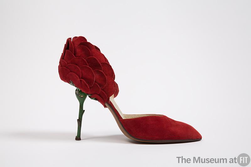 Italy
V. Busso.

Stiletto, c.1960.

Suede &amp; metal. Roses are Red...❤️‍🔥

©️ <a href="/FIT/">FIT</a> 
#shoesaddict