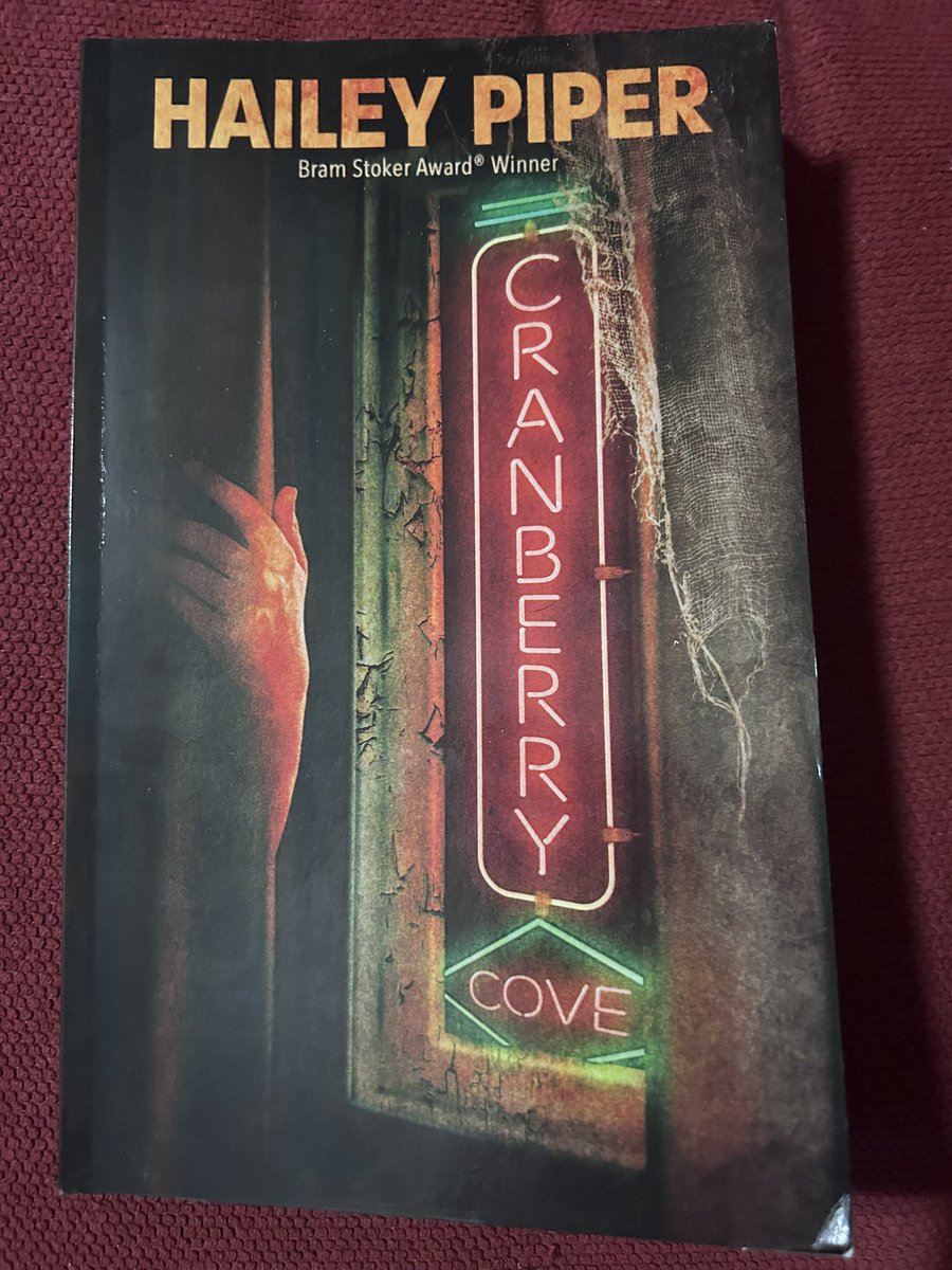 Devoured this book in a few days, and just absolutely adored it. Bleak, unsettling, spooky. Above all else, impactful. @HaileyPiperSays and @Bad_Hand_Books really firing on all cylinders here. Go check out Cranberry Cove!!