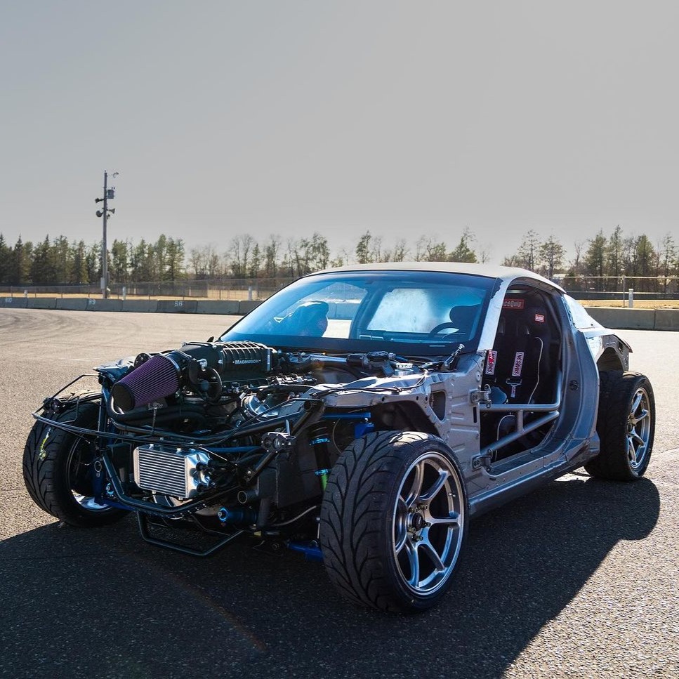 I spy some Simpson belts! Alec Robbins' drift missile is ready for some sideways, tire slaying action. holley-social.com/SimpsonRaceHar… #TeamSimpson #Simpson #SimpsonHelmets #SimpsonSafety