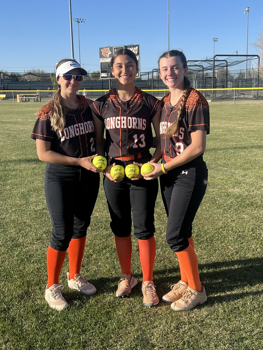 🥎💣FOUR home runs tonight!! 💣🥎
Korryn and Brooklyn each had one. Rian knocked out #19 and 20 of her career!!!! 
#FAMILY🧡🖤🥎💪