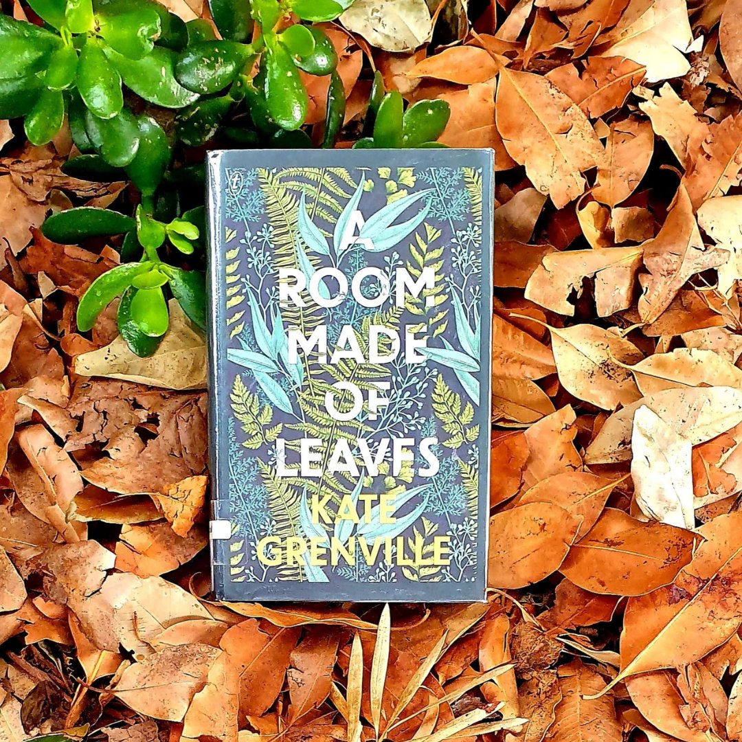 📚 🍃 This #BookFaceFriday, immerse yourself in the world of A Room Made of Leaves by Kate Grenville! Step into the lush foliage of history as Grenville weaves a captivating tale within nature's embrace. 🌿 📖 #BookFace #PMIVicHistoryLibrary #KateGrenville #ARoomMadeOfLeaves