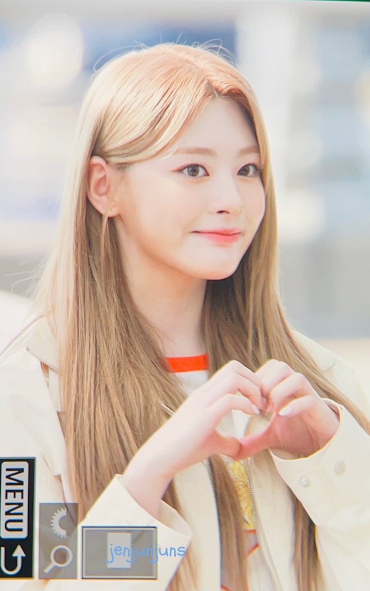 240412 ICN 출국 프리뷰 pre.

🍑

#스테이씨 #STAYC #세은 #SEEUN #ステイシー #セウン #세복이복복복