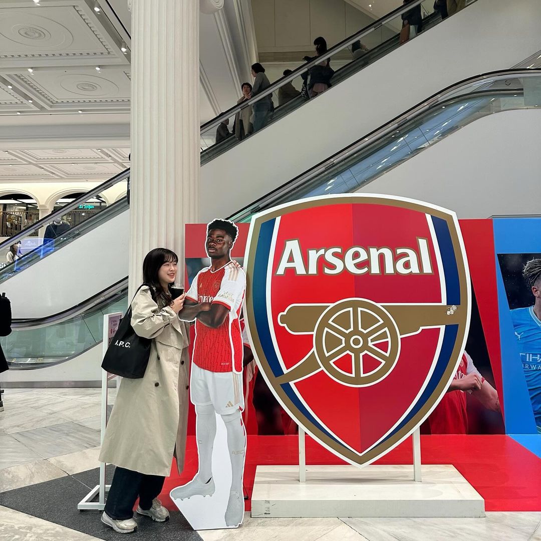 Bukayo Saka represents Arsenal at a big mall in Korea