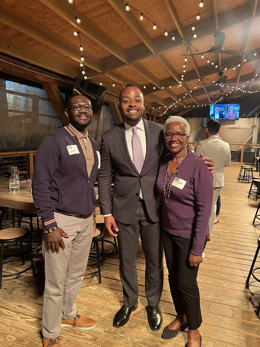 Northwestern alums are 9,000+ strong in the region. It was great to gather with fellow Wildcats to discuss the latest happenings in DC politics and the future of our city on a panel with fellow alum @FenitN. Cc: @NorthwesternU @NUAlumni @NUBlackAlumni