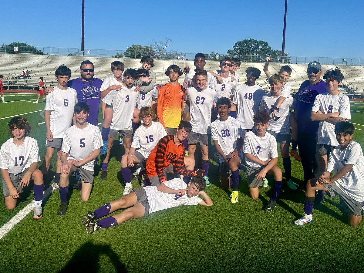 EfunBates2010's tweet image. First ever game with my school! We moved the ball great and played solid D. 😈 PNG 7-0 Bridge City #mytribe @HTXSoccer