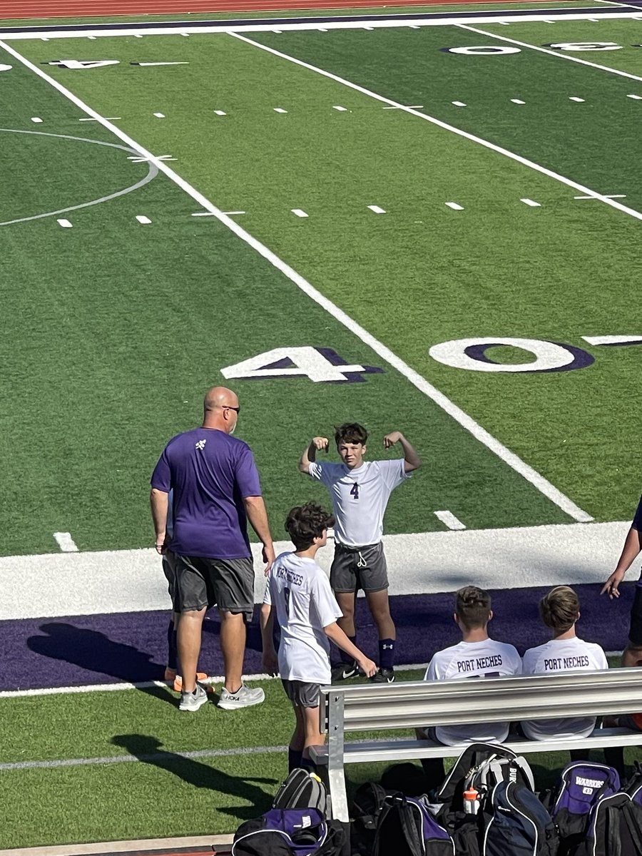 EfunBates2010's tweet image. First ever game with my school! We moved the ball great and played solid D. 😈 PNG 7-0 Bridge City #mytribe @HTXSoccer