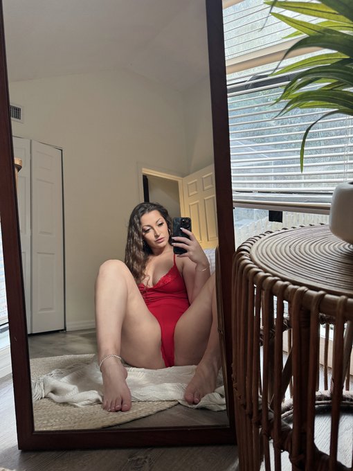 The mirror will show you things here https://t.co/jxhAtIFcL7 https://t.co/sQLb7KFA3s