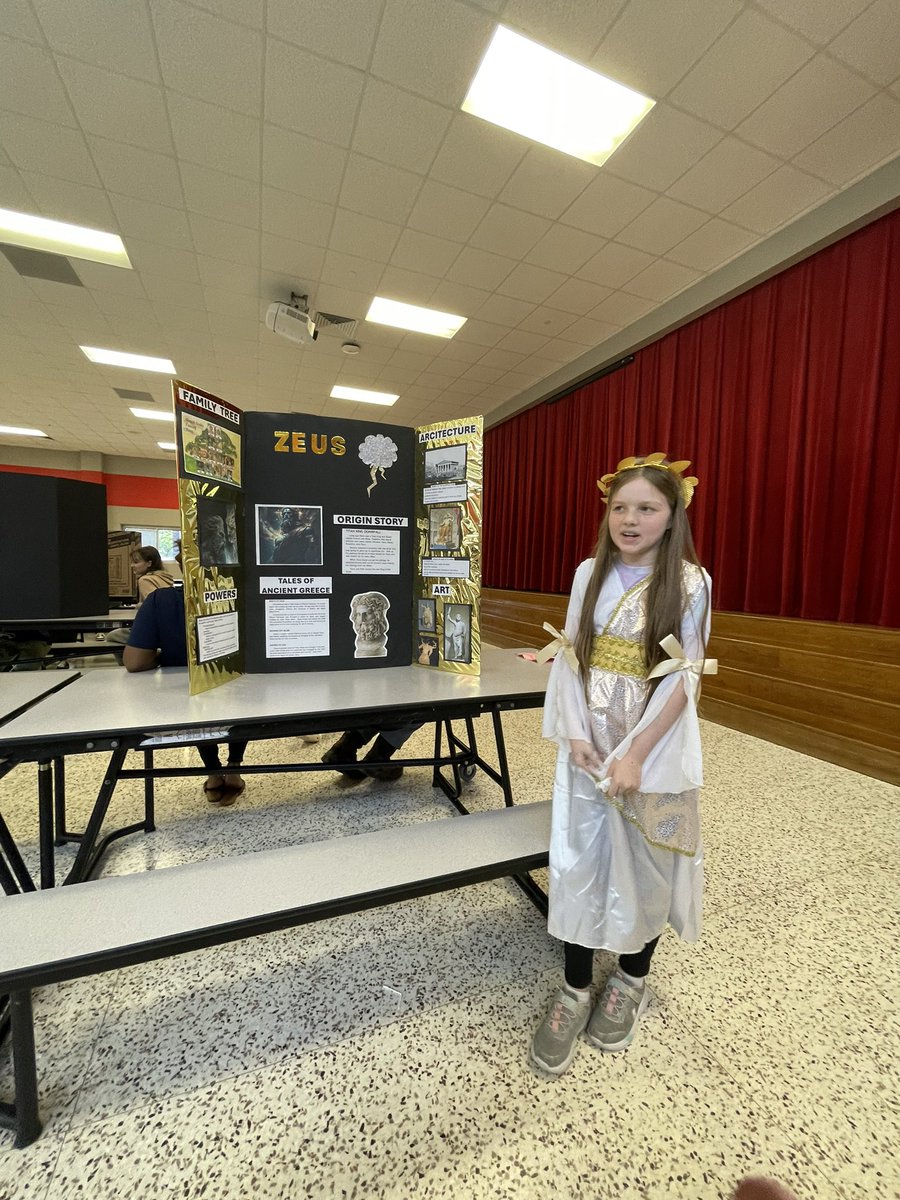 jennie_reid_el's tweet photo. GT projects on display!  Our students did a great job researching and sharing their interests!  #JREadventure @LPISD https://t.co/EMUfK6KHT2