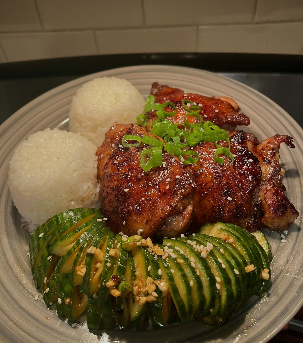 Tonight I made teriyaki chicken thighs, chili garlic cucumber salad, and of course rice. I hope you all have an amazing evening. ❤️