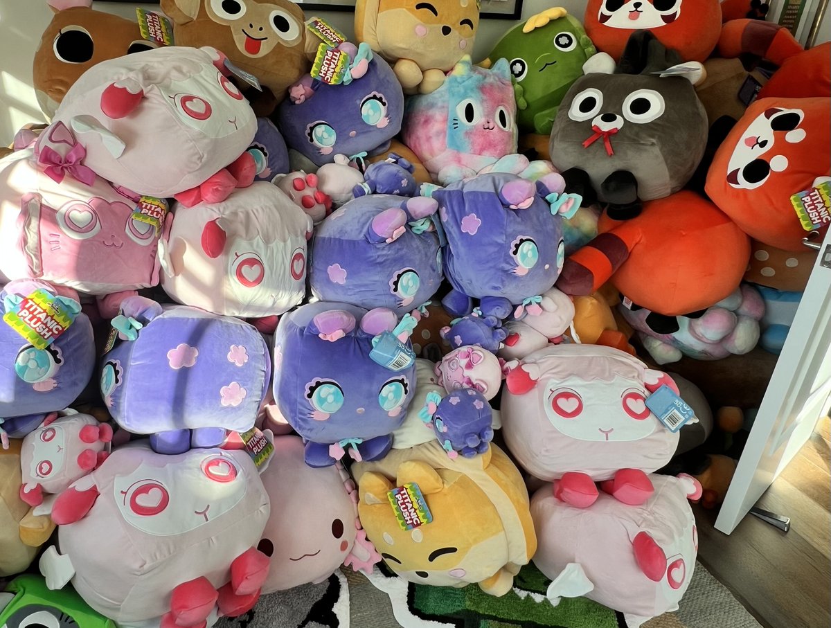 I'm joining @SizzlesJellyQn in boycotting buying any plushes from Big Games until they delete the blackmailed RB Shiny Titanics, replace them with a regular titanic, or at least make them untradeable... and also going to be giving away 50 plushes over the next few weeks!  Here's…