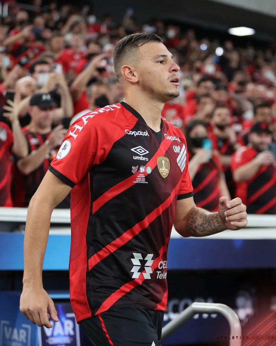 Vasco faz proposta pelo volante Hugo Moura, revelado pelo Flamengo. Athletico ainda não respondeu. Cruzmaltino aguarda uma resposta nos próximos dias. 🗞️ @Monivilela