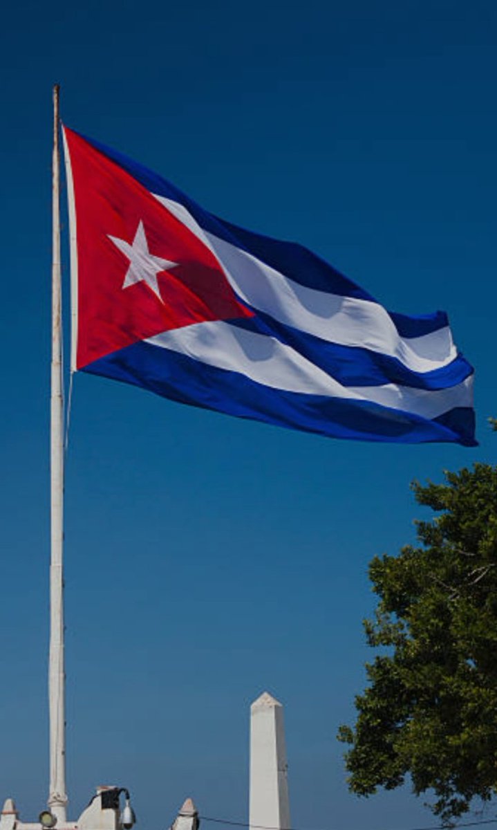 Defenderemos está bandera y este cielo a cualquiera precio!!!!! 🇨🇺🇨🇺🇨🇺 #CubaEnPaz #UnidosXCuba #PorCubaJuntosCreamos #PoderPopular #LasTunasXMásVictorias