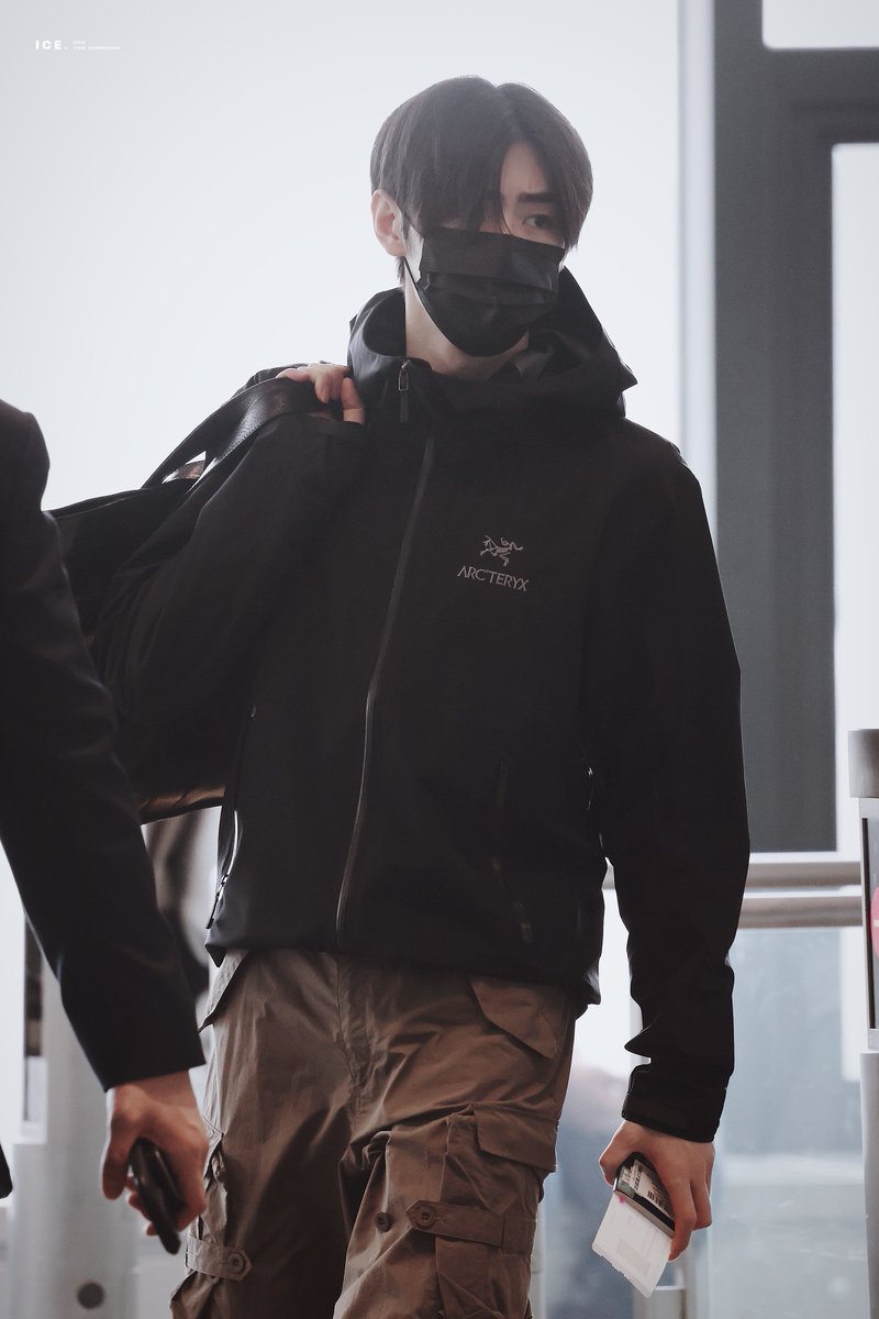 1ce1208's tweet photo. 240412 NRT 🛫

#ENHYPEN #SUNGHOON 
#엔하이픈 #성훈 
@ENHYPEN_members https://t.co/Eed9oCqmEM