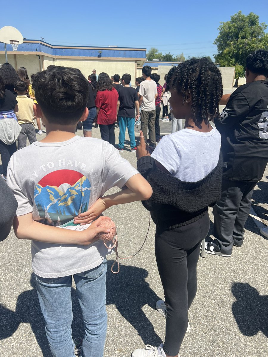 DeckerPUSD's tweet photo. A #truefriend holds your yarn while you #crochet at the #peprally 🧶 #ptafundraiser #bubblerun #deckermakeswaves #proud2bepusd https://t.co/GZvfr1495a