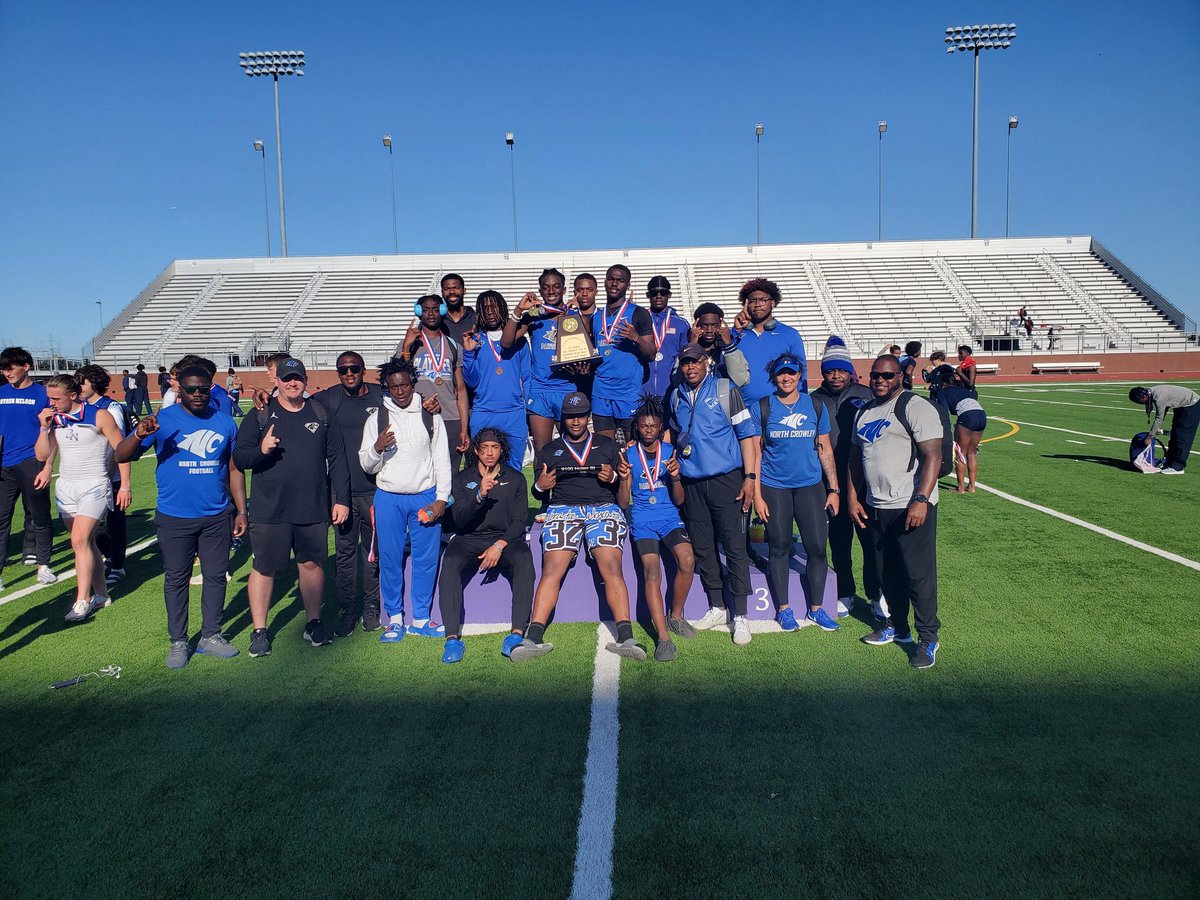 @NorthCrowley_TF Area Champs!! I advanced to regionals in the 4x1, 400m & 4x4. @NorthCro_FB @NCHSAth