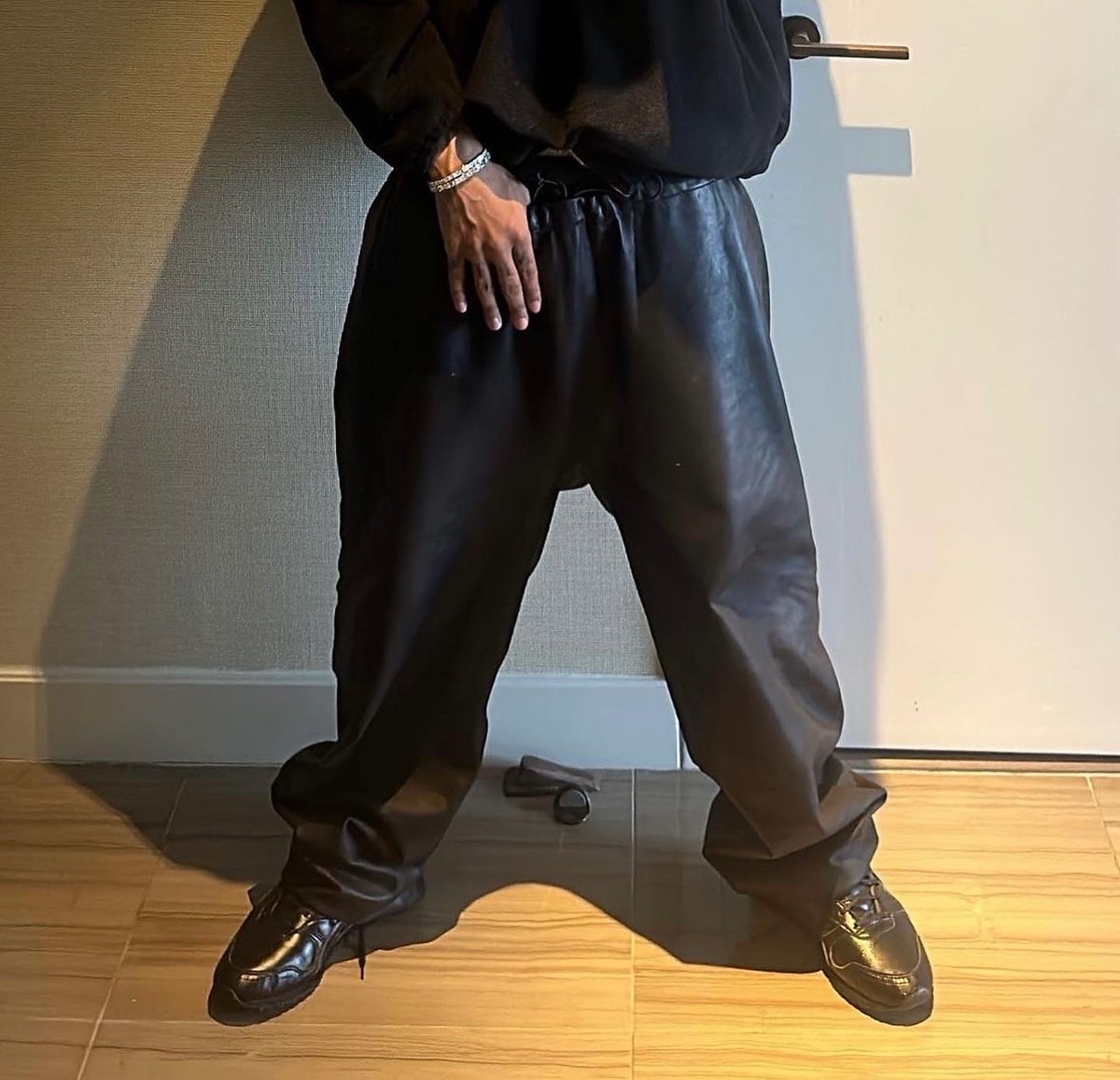 1vfudie leather psnts