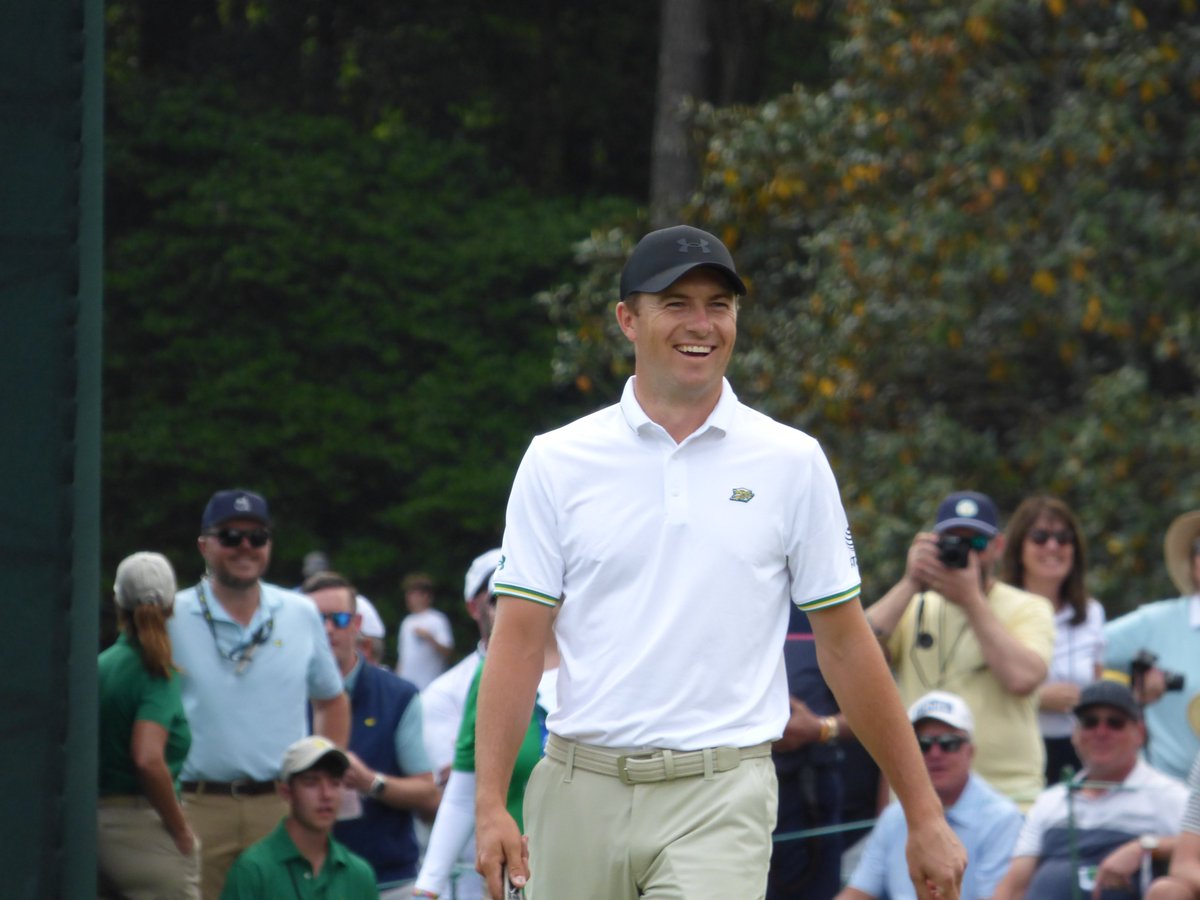camfarley's tweet photo. Took a pic of @JordanSpieth enjoying his time at @TheMasters Par 3 Contest https://t.co/x27Xnh2CBl